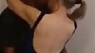 Жена в первый раз вскоре говорит о грязном подстегивании своего первого черного любовника - порно видео