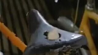 Студенческое порно на велосипеде - порно видео